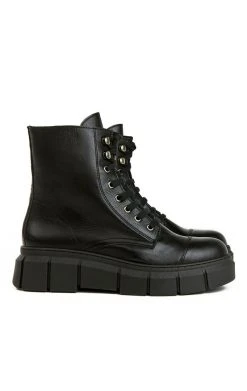 SALE STEVE MADDEN DANUBE BOOT