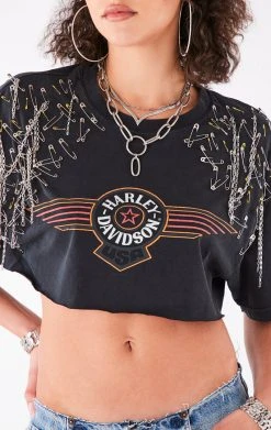 FURST OF A KIND FESTIVAL VINTAGE PIN AND CHAIN CROPPED TEE