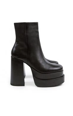 STEVE MADDEN COBRA BOOT